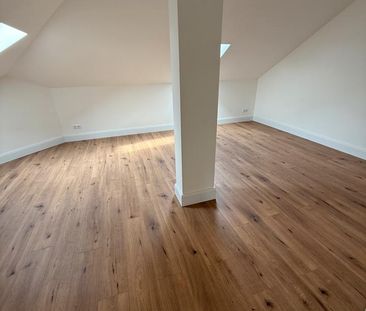 Stilvolle 2-Zimmer-Dachgeschosswohnung in Celle – 100 m² - Photo 1