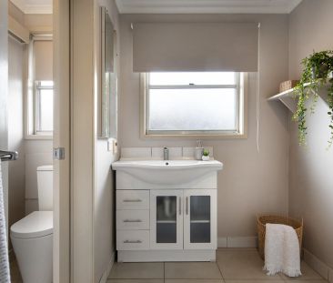 Quiet home with large shed in California Gully - Photo 3