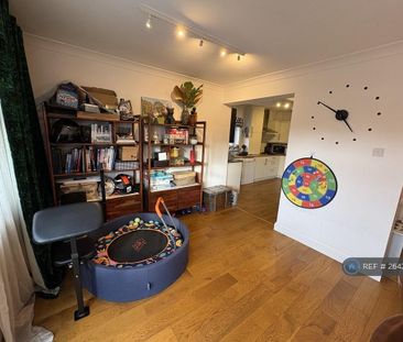 3 bedroom semi-detached house to rent - Photo 2