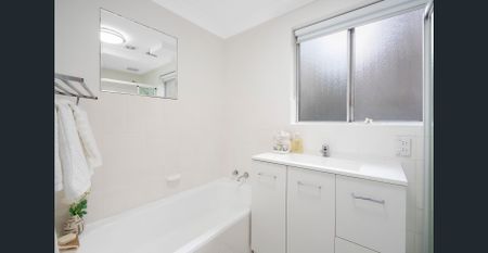 Inviting bayside apartment for a blissful easy lifestyle (enter via Badham Avenue) - Photo 3