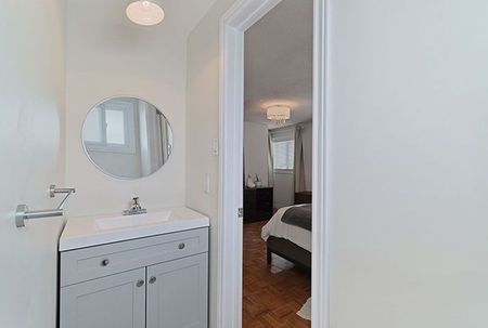 For Lease - 4302 Shelby Crescent, Mississauga, Ontario - Photo 2