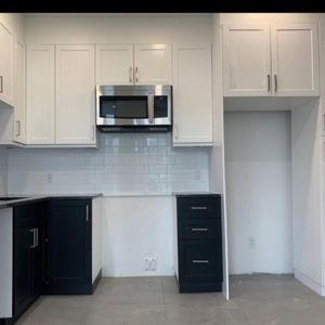 Apartement à louer / Apartment for Rent (top floor) - Photo 2