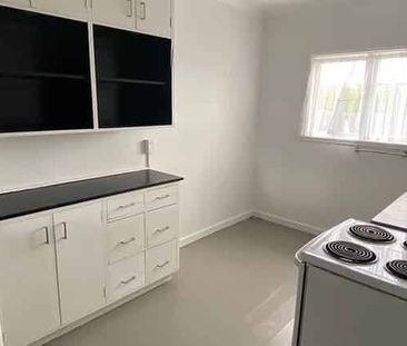 LOCATION IS EXCELLENT !! - Photo 2