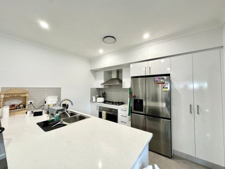 Modern Family Home in Prime Austral Location - Photo 3