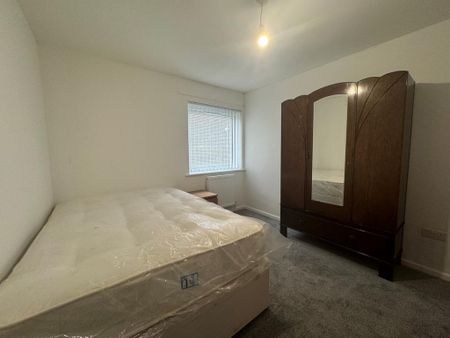 5 bedroom semi-detached house to rent - Photo 2