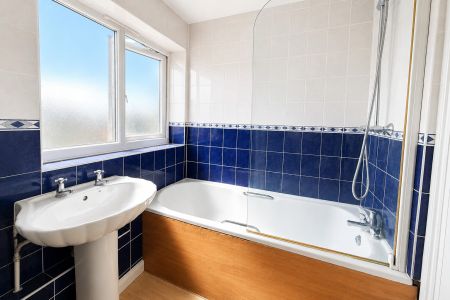Station Road, Addlestone, Surrey, KT15 - Photo 4