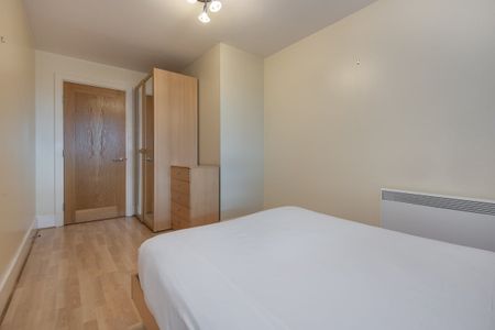 2 bedroom flat to rent - Photo 3