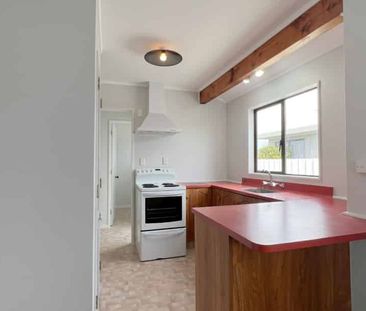 Nawton's Family Home - Photo 5