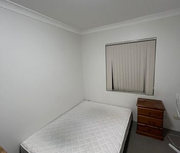 Redfern - Photo 2