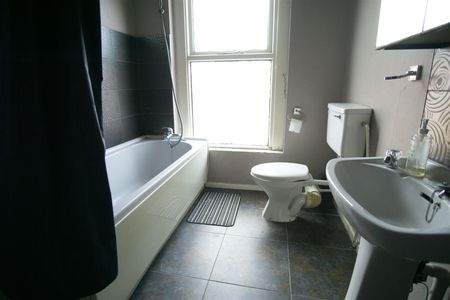 2 Bed House to Let on James Street, Preston - Photo 5