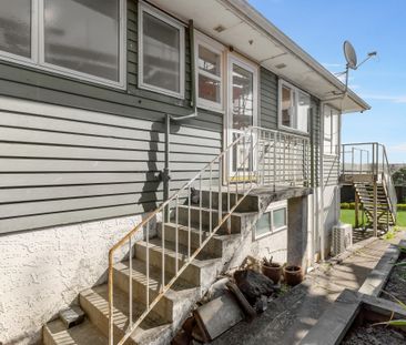 Stunning Home with Views - Photo 2