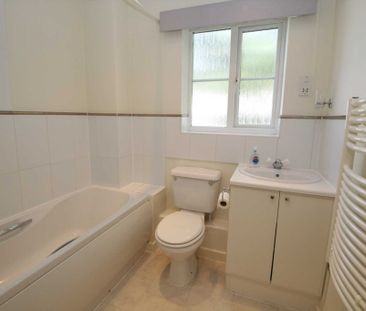 2 bed Flat for rent - Photo 6