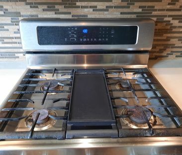 For Lease - 29 Fanshawe Drive, Brampton, Ontario - Photo 2