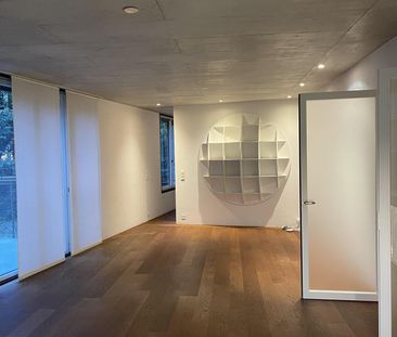 Stylish 3.5-Room Apartment in Zurich with Balcony and Garage Parking - Photo 1