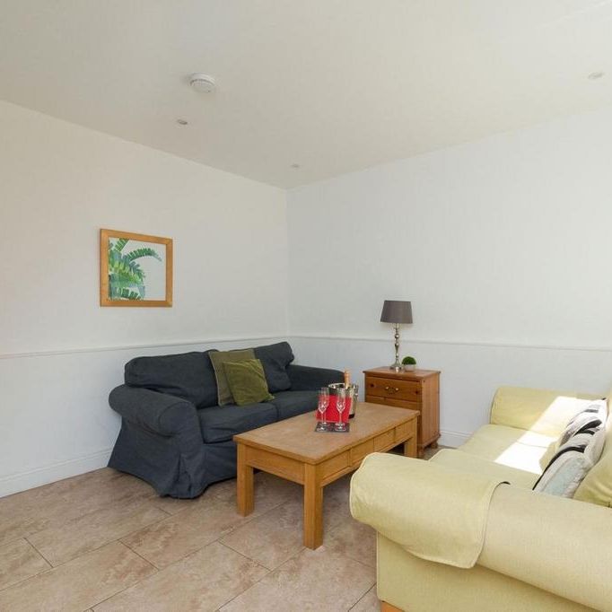 4 bedroom terraced house to rent - Photo 1