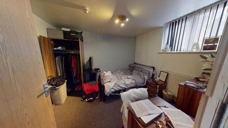 3 bedroom ground floor flat to rent - Photo 2