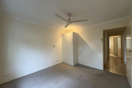 WELL PRESENTED UNIT IN PRIME LOCATION - Photo 3