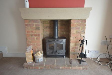 3 bedroom semi-detached house to rent - Photo 2