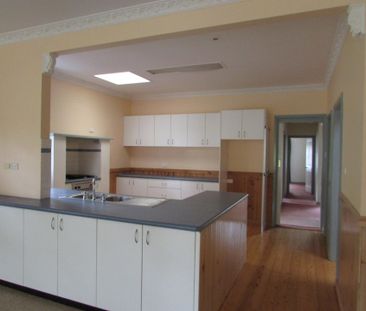 4 Bedroom Home in the heart of Croydon. - Photo 6