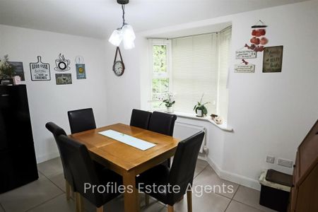 4 bedroom detached house to rent - Photo 3