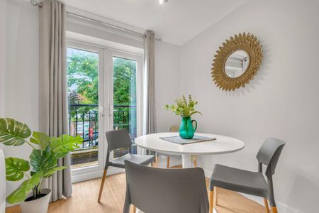 3 bedroom flat to rent - Photo 2