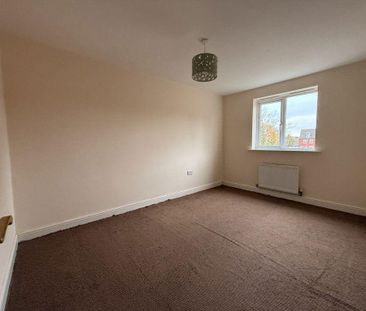 4 bedroom semi-detached house to rent - Photo 2