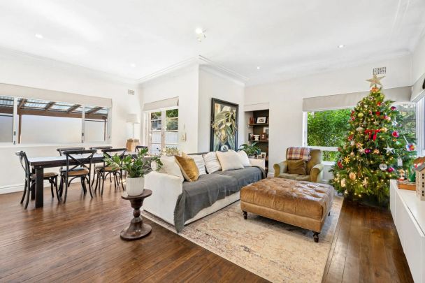 Charming Single Level Home in a Leafy Cul de Sac - Photo 1