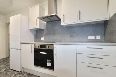 4 bedroom semi-detached house to rent - Photo 4
