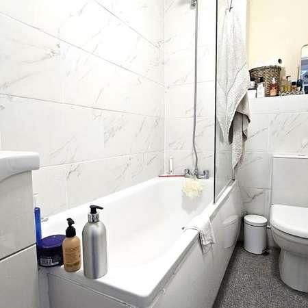 Sternhold Avenue, London, SW2 - Photo 3