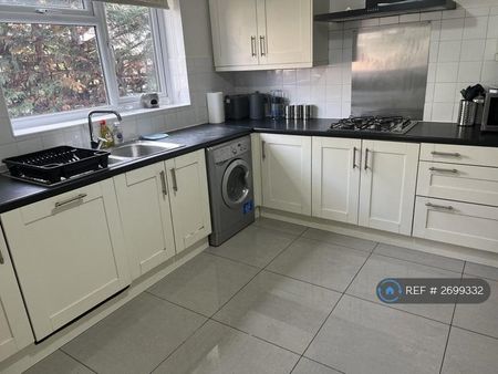 1 bedroom in a house share to rent - Photo 5