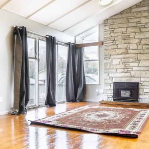 Mangere 3-Bedroom Home with Superb Location - Photo 2