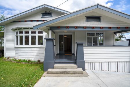 Newly-Renovated Charming 3-Bedroom Villa in New Lynn - Pets Negotiable! - Photo 4