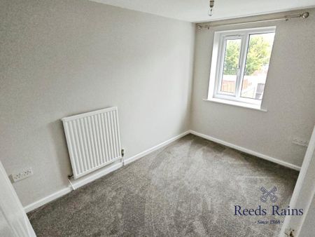 3 bedroom end of terrace house to rent - Photo 4