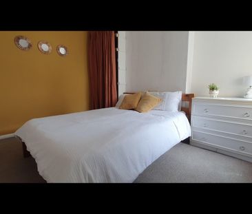 Room in a Shared House, Brading Road, BN2 - Photo 4