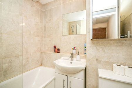 The Oaks, Moormede Crescent, Staines-upon-Thames, Surrey, TW18 4SG - Photo 4