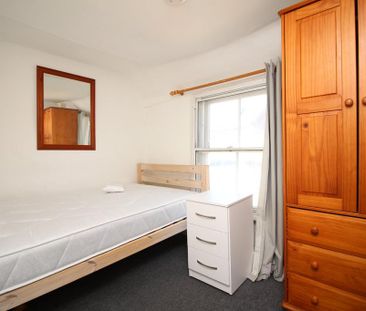 4 bedroom link detached house to rent - Photo 5