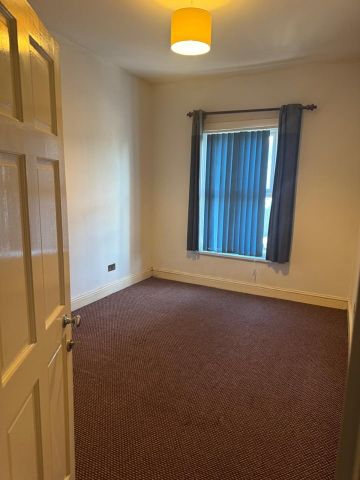 3 Bed Terraced House, Grove Road, E11 - Photo 2