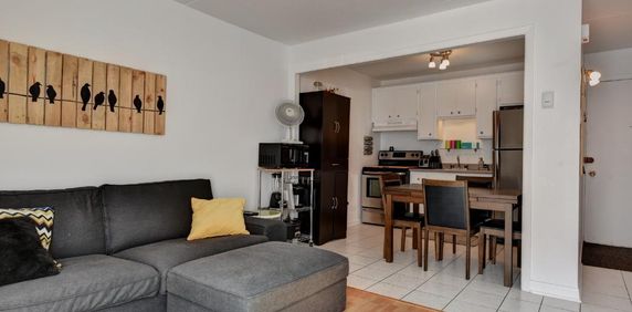 JOLI 3 1/2 RÉNOVÉ TOUT BÉTON - LIBRE - Photo 2