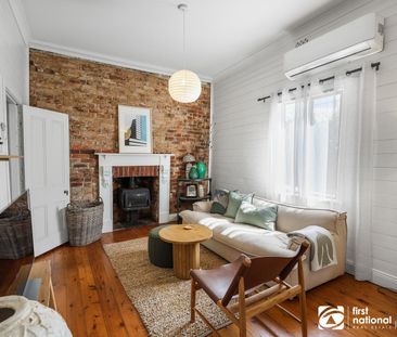 FULLY FURNISHED LUXURY IN THE HEART OF MUDGEE - Photo 3