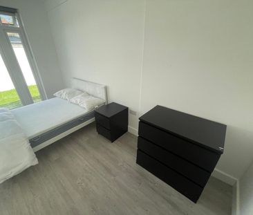 Room in a Shared House, Greyhound Hill, NW4 - Photo 3