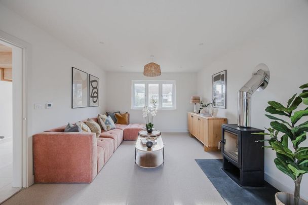 4 bedroom detached house to rent - Photo 1