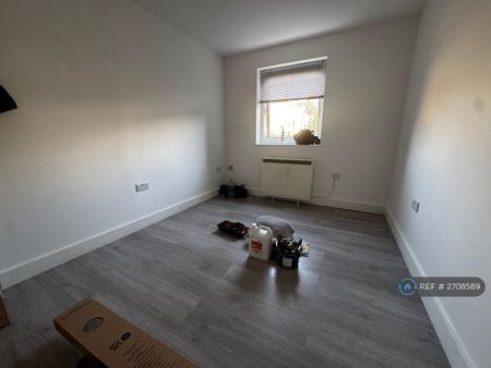 4 bedroom flat to rent - Photo 3