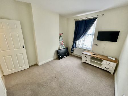 INCLUSIVE GAS AND WATER BILLS AVAILABLE NOW**** ONE DOUBLE BEDROOM**** ONE LIVING ROOM **** SHOWER ROOM ** FITTED KITCHEN*** ON STREET PARKING **** GAS CENTRAL HEATING*** DOUBLE GLAZED - Photo 3