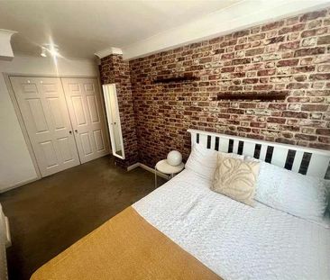 Brook Vale, Charlton Kings, Cheltenham, GL52 - Photo 3