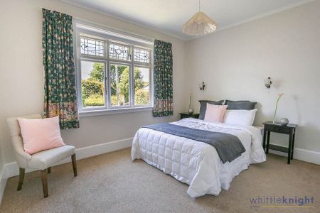 Charming Fendalton 3BR Home w/Courtyard - Photo 3