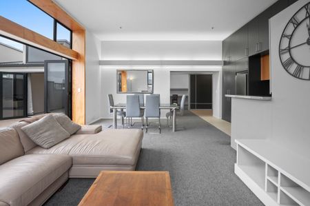 Spacious and Light Filled in the Historic George Court. - Photo 4