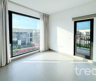 Corner Unit | Vacant | Green Belt - Photo 4