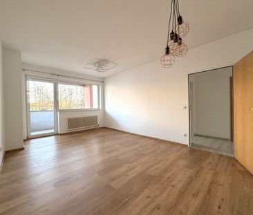 Praktische 2-Zimmer-Wohnung mit Loggia, Parkplatz & guter Anbindung - Foto 1