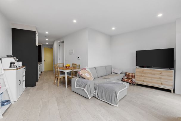 Stylish Apartment in the Heart of Moonee Ponds - Photo 1