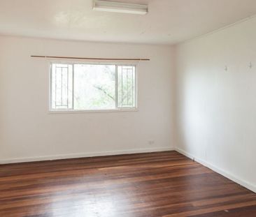 Cozy Charm Awaits: Discover Your Dream Home on Windsor Road. - Photo 5